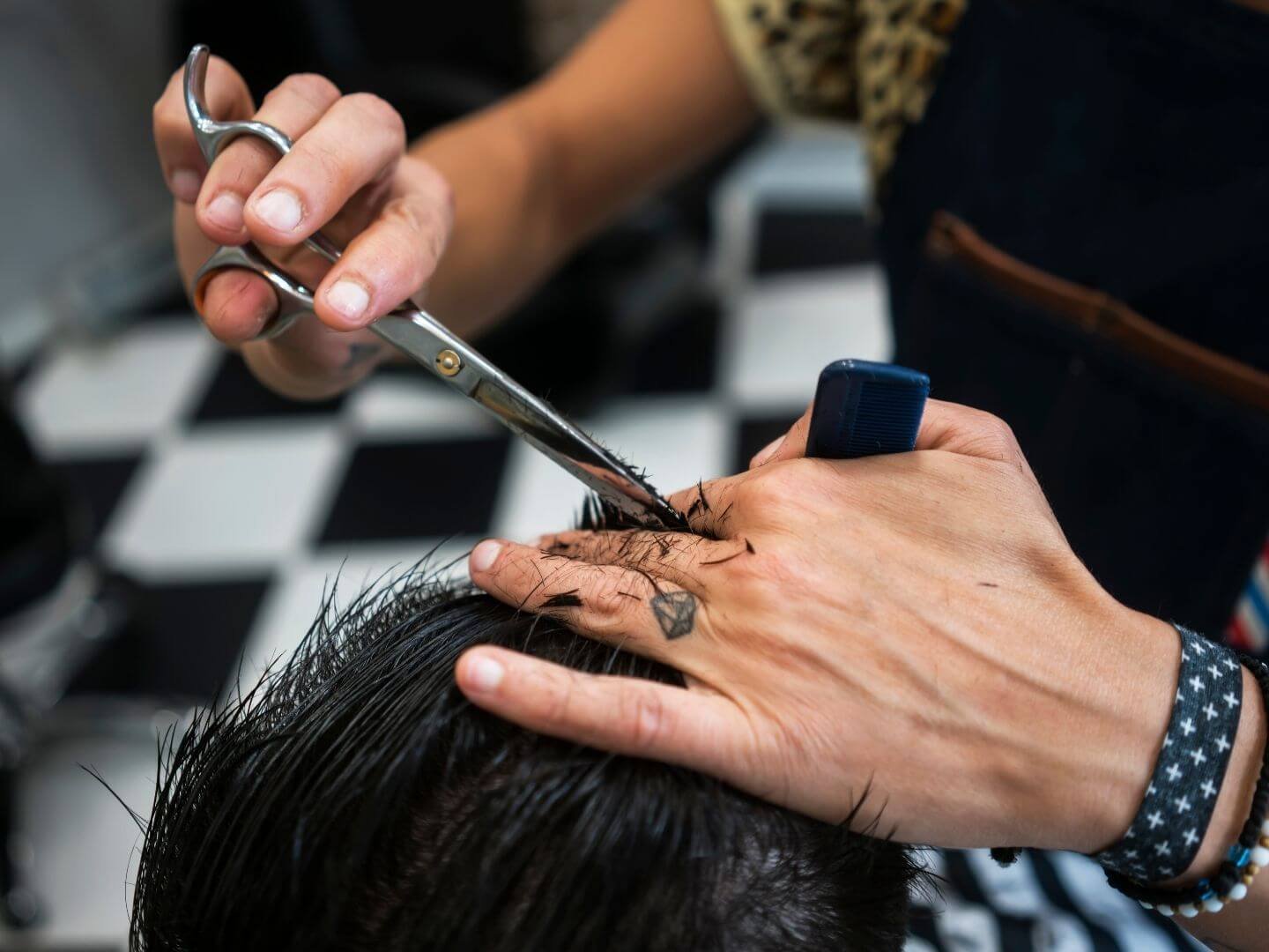 7 peluqueria-lancha-caballeros-cortes-color-tratamientos-capilares-profesional-sevilla